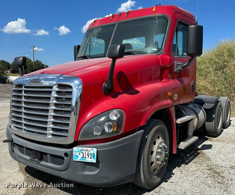 2015 Freightliner Cascadia Evolution 125  semi truck - OC9135