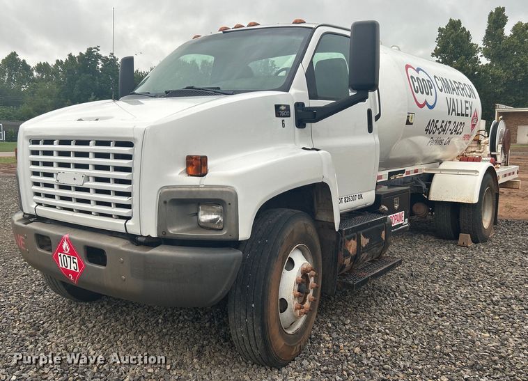 2003 Chevrolet C7500  propane delivery truck - DI7977