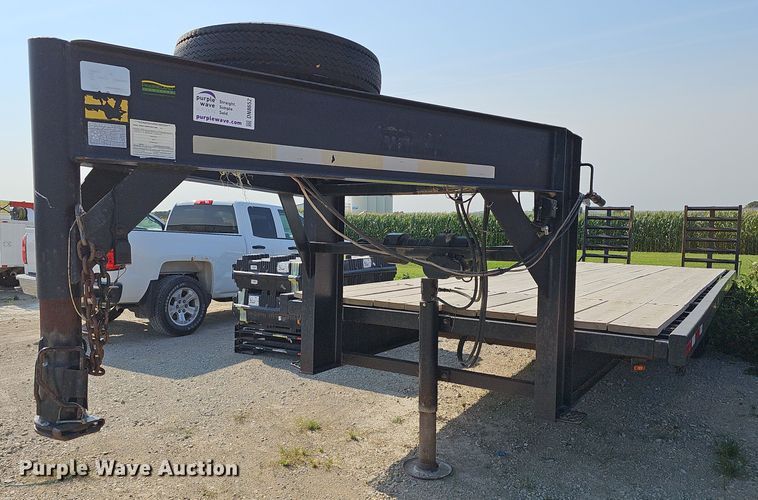 2004 Donahue 812-29  equipment trailer - DN8652