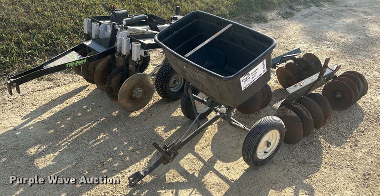 (4) pieces of ag equipment - DQ0906