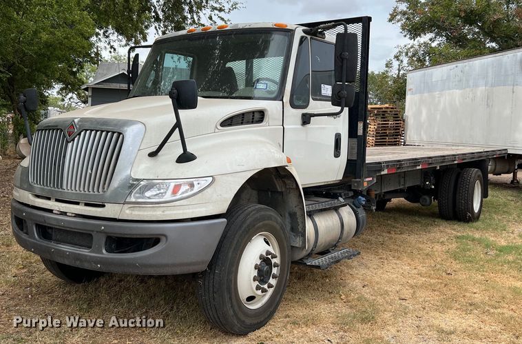 2015 International DuraStar 4300  flatbed truck - DQ2175
