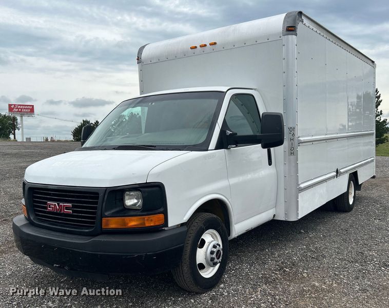 2012 GMC Savana  box truck - KW9178