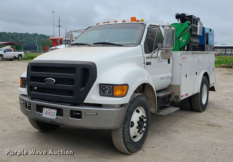 2004 Ford F750 Super Duty  utility / service truck - MG9658