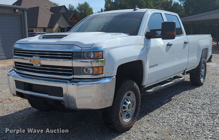 2018  Chevrolet Silverado 2500HD  Crew Cab pickup truck - MX9355