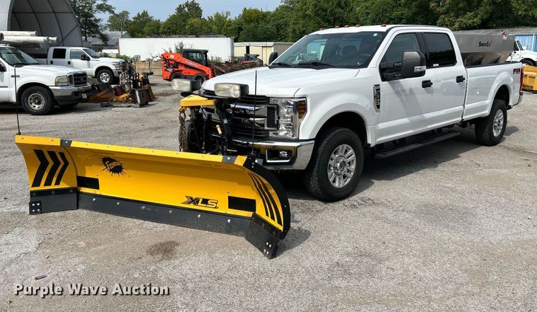 2019 Ford F350 Super Duty XLT  Crew Cab pickup truck - NL9415