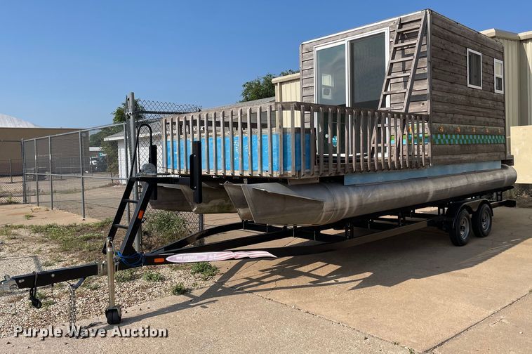 Shop built  pontoon boat - NY9557