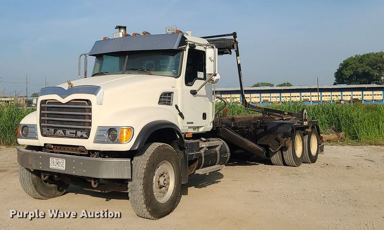 2006 Mack CV713  roll-off container truck - DK4008