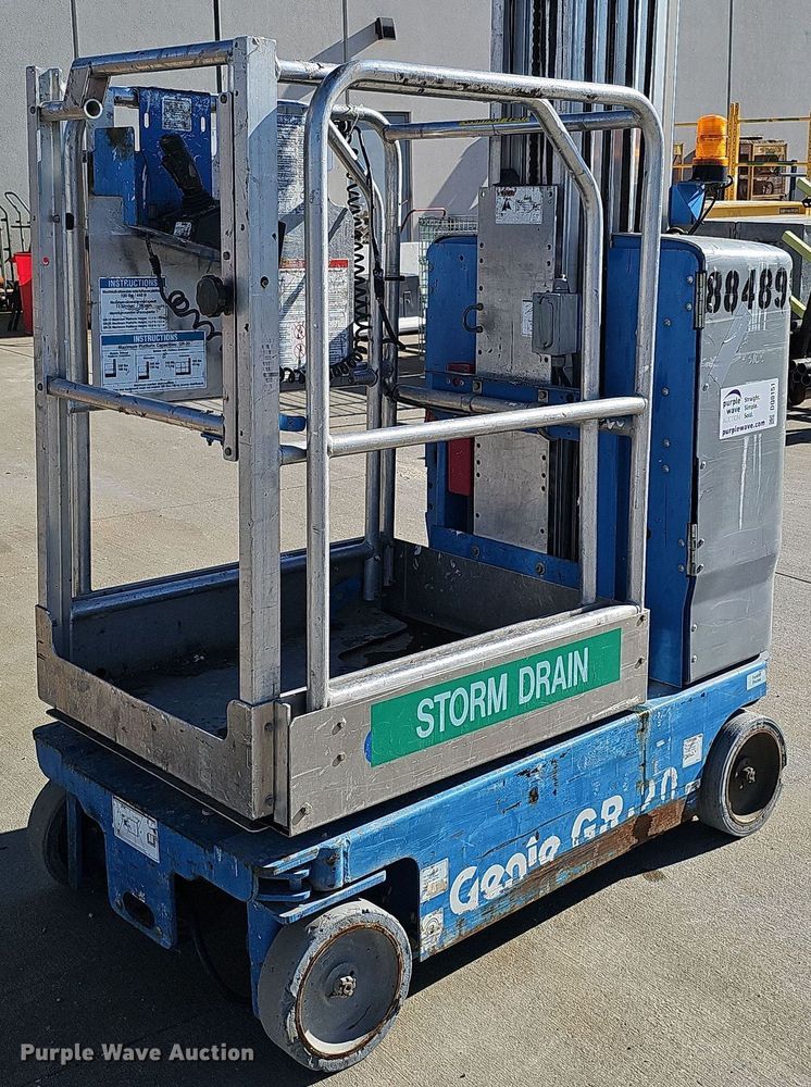 2011 Genie GR-20  vertical lift - DQ0151