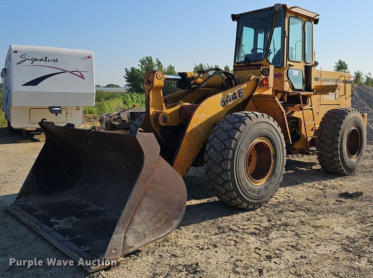 1990 John Deere 644E  wheel loader - DQ0168