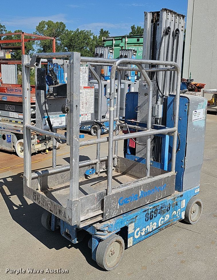 2011 Genie GR-20  vertical lift - DQ0258