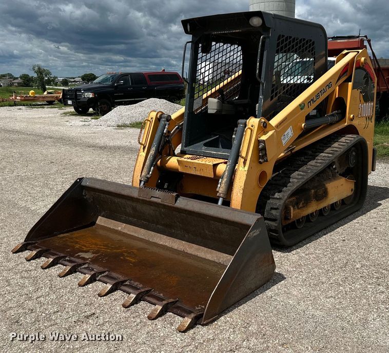 Mustang 2100RT  tracked skid steer loader - DS2221