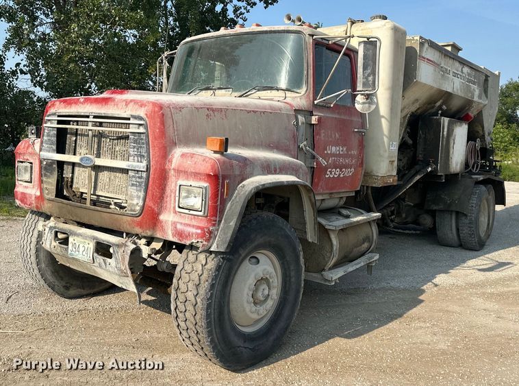 1997 Ford LT8000  volumetric ready mix truck - DS2237