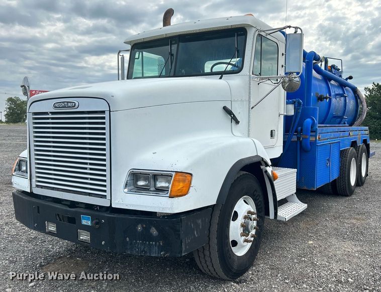1998 Freightliner FLD112 vacuum truck - KW9114
