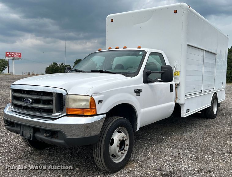 2000 Ford F450 Super Duty  box truck - KW9211