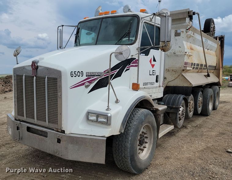 2004 Kenworth T800  dump truck - LQ9086