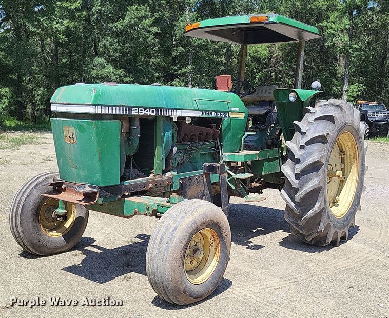 John Deere 2940  tractor - LS9661
