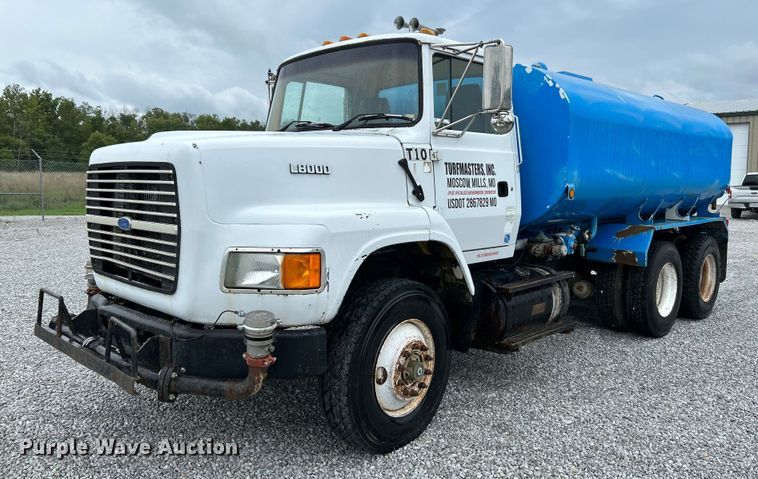1995 Ford L8000 tank truck - NL9447