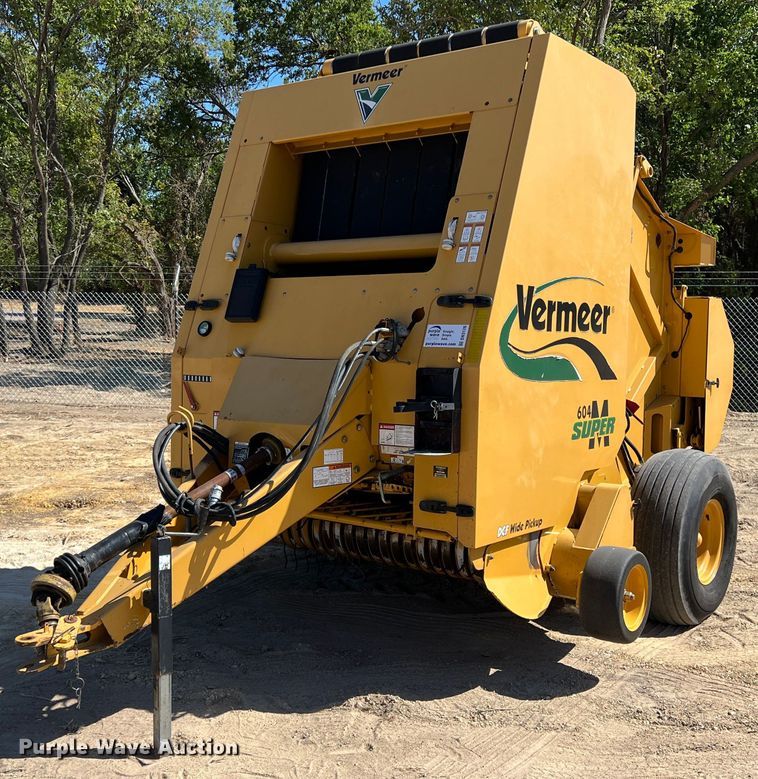 2011 Vermeer 604 Super M  round baler - DN3126