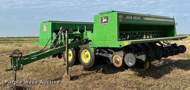 John Deere 455  grain drill - NF9084