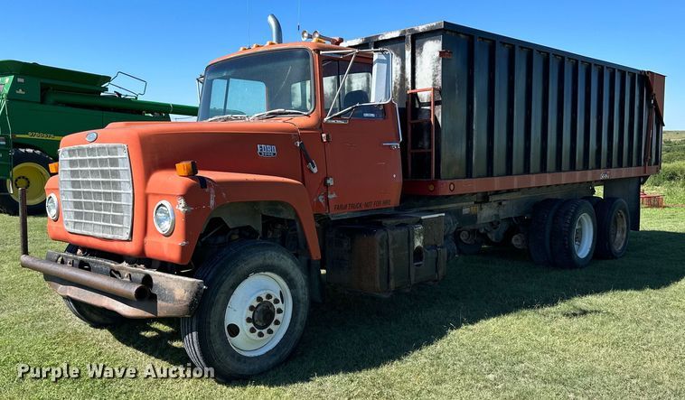 1986 Ford 9000  grain truck - NP9991