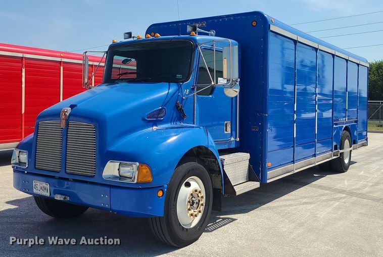 2001 Kenworth T300  delivery truck - DI3008