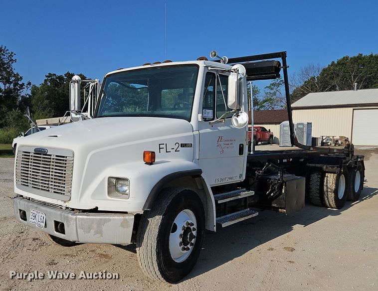 2000 Freightliner FL80  roll-off container truck - DP2347