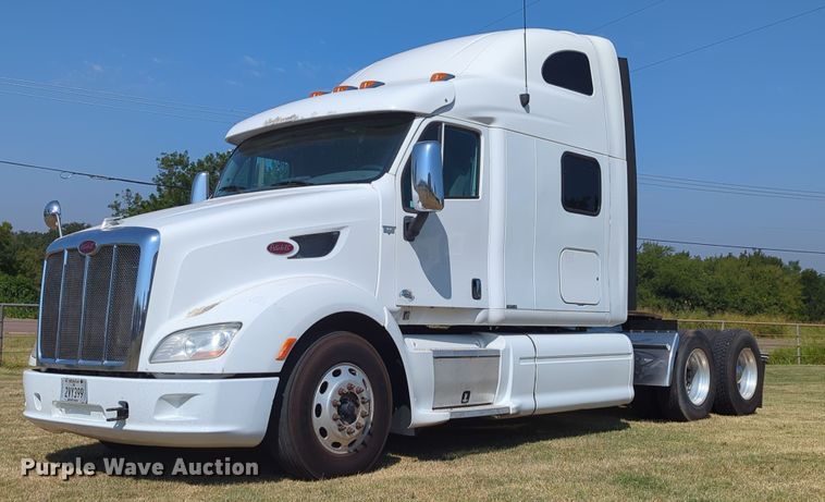 2012 Peterbilt 587  semi truck - DR7000