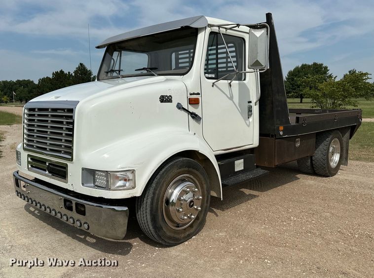 1998 International 4700  flatbed truck - HN9986