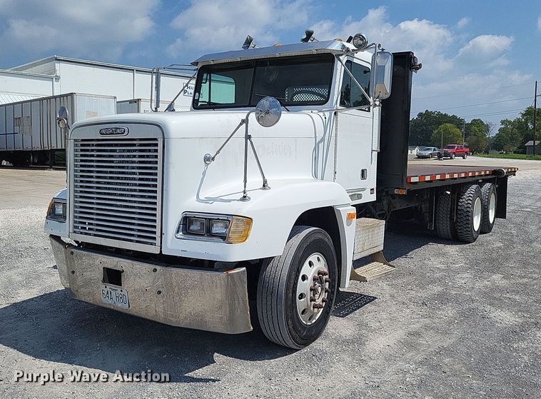 1995 Freightliner FLD  flatbed truck - LS9700