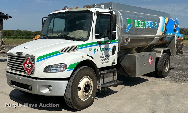 2006 Freightliner Business Class M2  fuel truck - ML9261