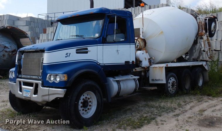 2002 Volvo VHD  ready mix truck - MQ9354