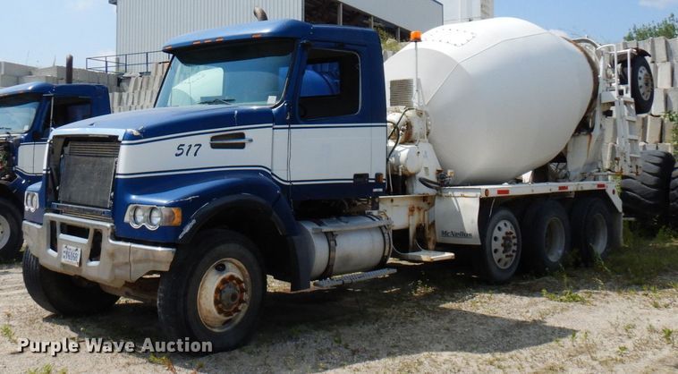 2002 Volvo VHD  ready mix truck - MQ9355
