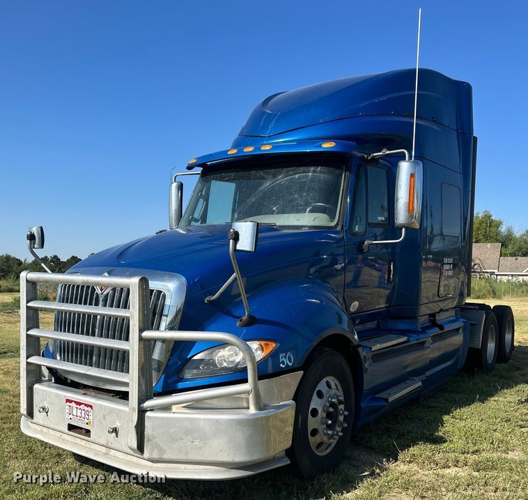 2016 International ProStar  semi truck - OC9357