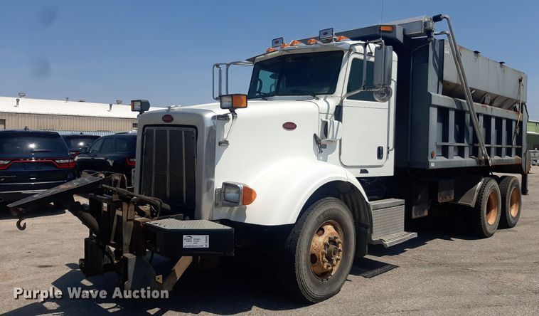 2011 Peterbilt 365  dump truck - DO3090