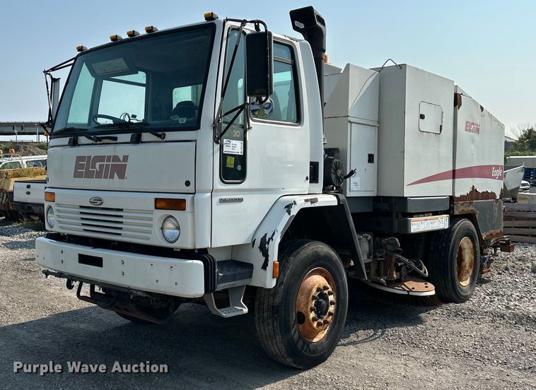 2007 Sterling SC8000  street sweeper - DS2242