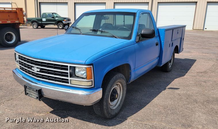 1992 Chevrolet C2500HD  utility bed pickup truck - LQ9280