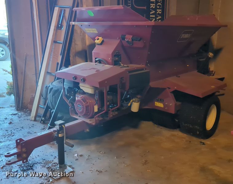 2014 Toro ProPass 200  top dresser - MY9919