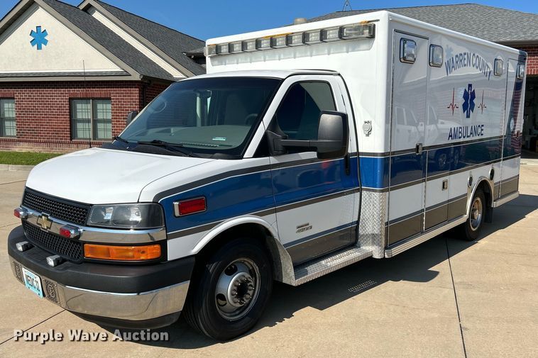 2014 Chevrolet Express 4500  ambulance - NL9569