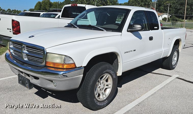 2002 Dodge Dakota SLT Club Cab pickup truck - OG9300