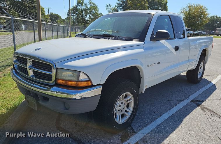 2002 Dodge Dakota SLT Club Cab pickup truck - OG9312