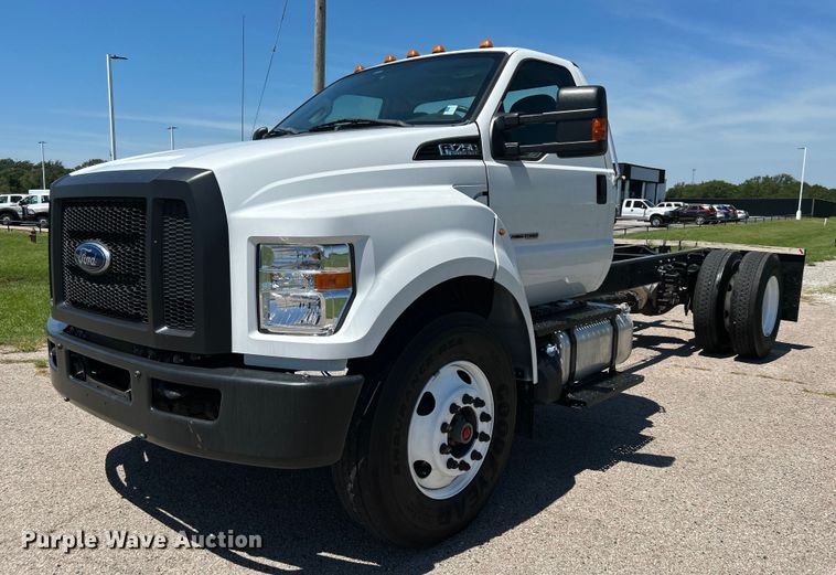 2018  Ford F750 Super Duty  truck cab and chassis - DJ6262