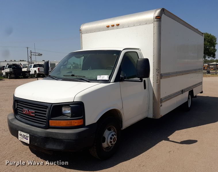 2012 GMC G3500  box truck - DO3084