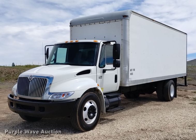 2006 International 4300  box truck - DP3408