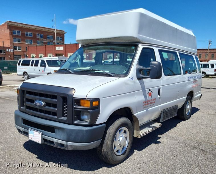 2011 Ford  E350 Super Duty  handicap accessible van - DP5223