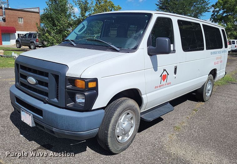 2014 Ford E350 Super Duty  van - DP5230