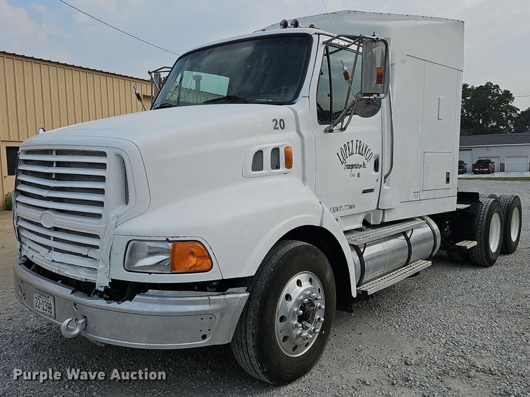 2001 Sterling AT9500  semi truck - DQ0311
