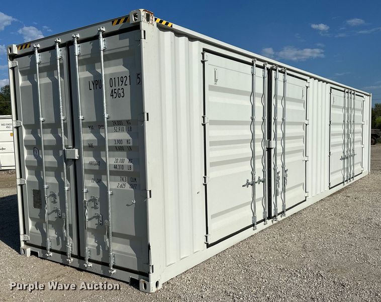 2023  40' L shipping container - DS2288