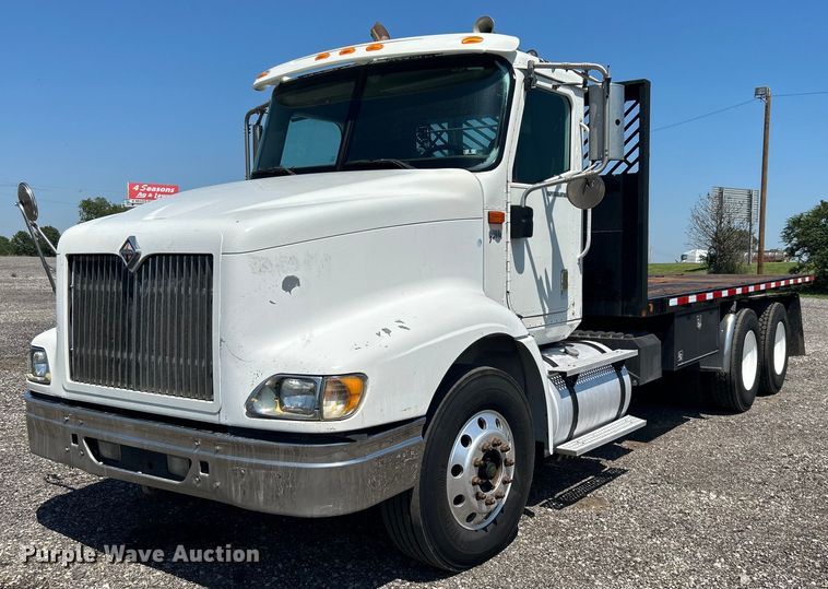 2005 International 9200i  flatbed truck - KW9084