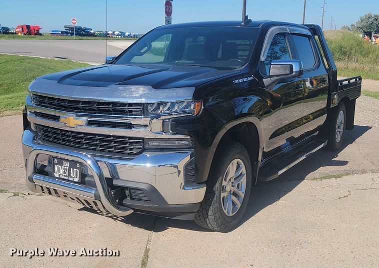 2019 Chevrolet Silverado 1500  Crew Cab flatbed pickup truck - LQ9097