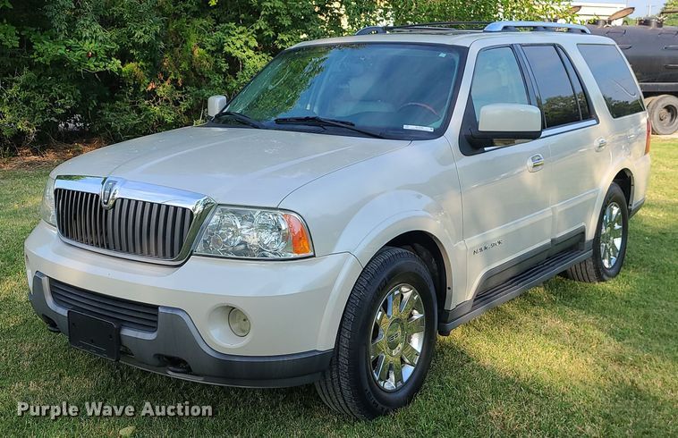 2004 Lincoln Navigator  SUV - MJ9296